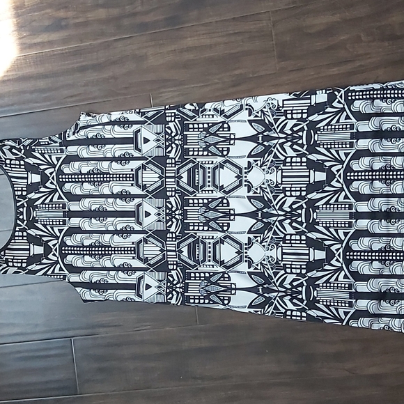 Abstract dress - Picture 2 of 4